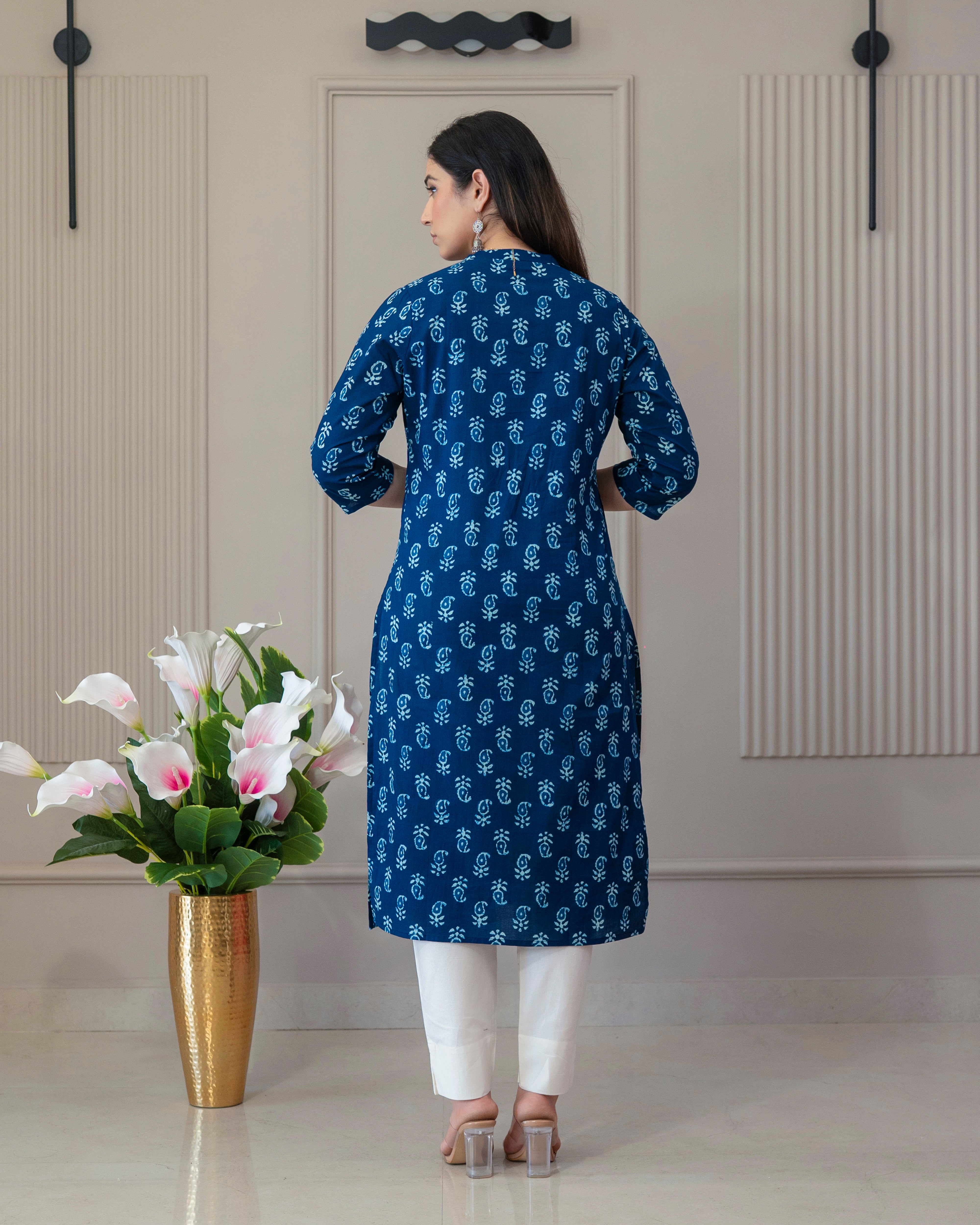 INDIGO VASUDHA STRAIGHT KURTA