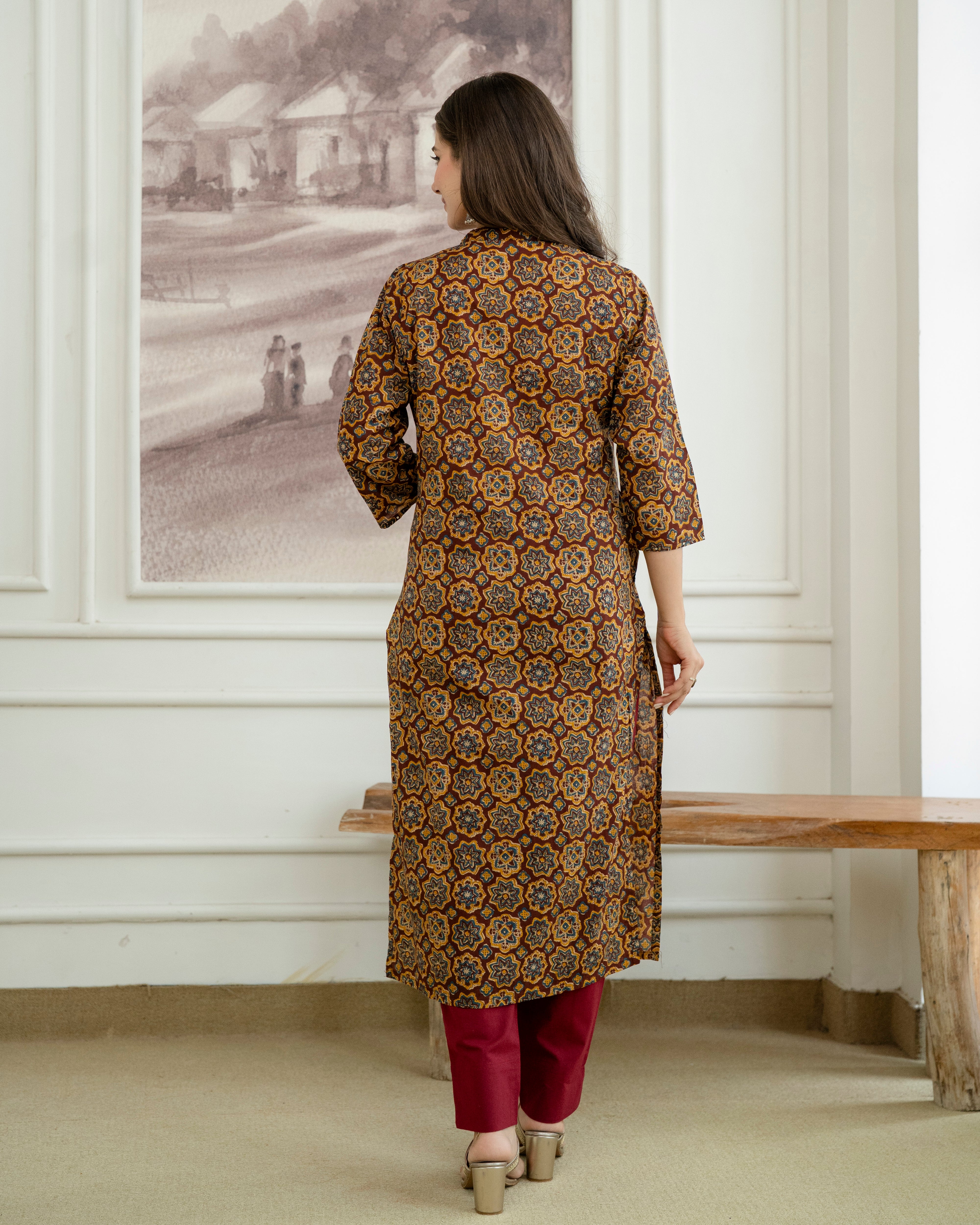 Mrinalini Pure Cotton Straight Kurta