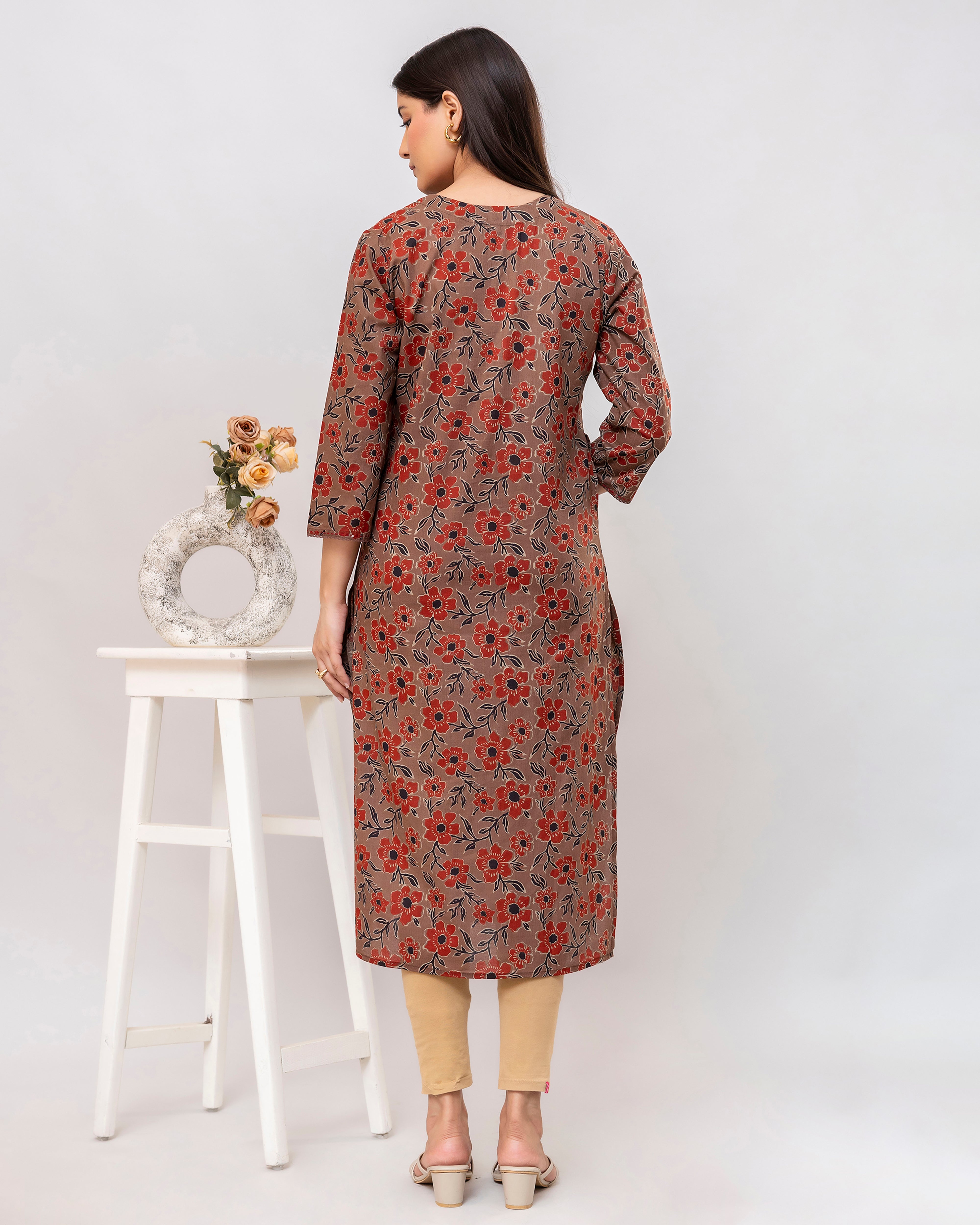 The 'Aarvi' Ajrakh Floral Kurta