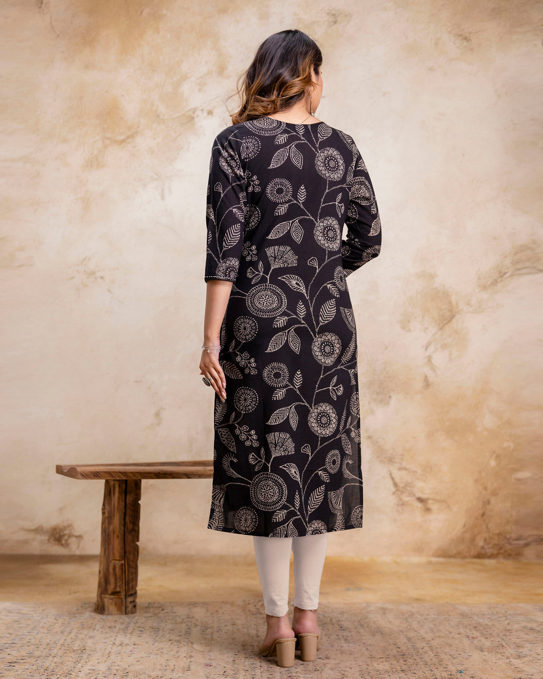 The 'Kaya' Midnight Sunflower Straight Kurta